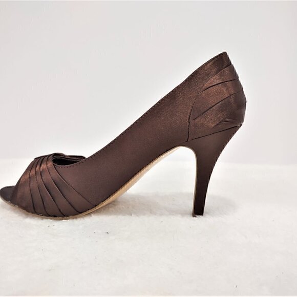 Maripe "Jezebel" Brown Pleated Fabric Heels w/ Bow-Bridal / Formal - Size 6.5 - Picture 10 of 14